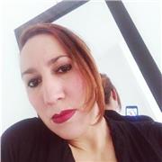 Profesora de educación integral para atender estudiantes de primaria, secundaria y universitaria